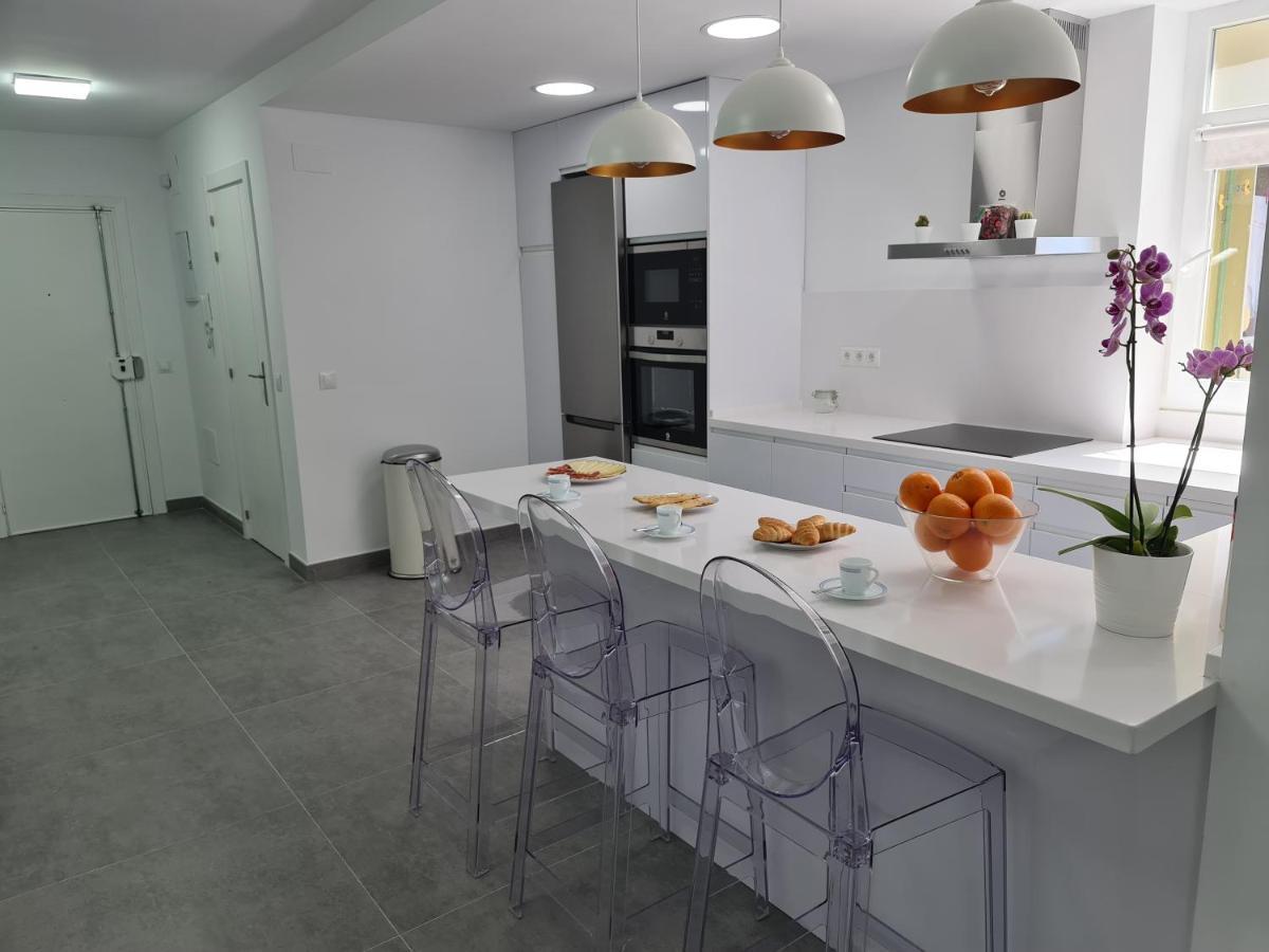 Modern 3 Bedroom Luxury Apartment In Τορρεμολίνος Εξωτερικό φωτογραφία