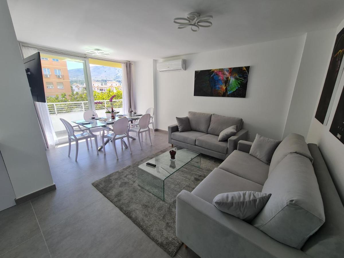 Modern 3 Bedroom Luxury Apartment In Τορρεμολίνος Εξωτερικό φωτογραφία
