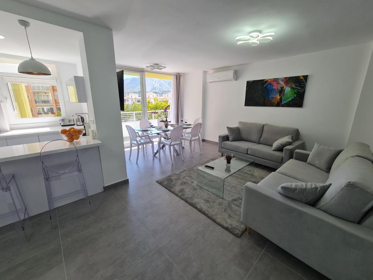 Modern 3 Bedroom Luxury Apartment In Τορρεμολίνος Εξωτερικό φωτογραφία