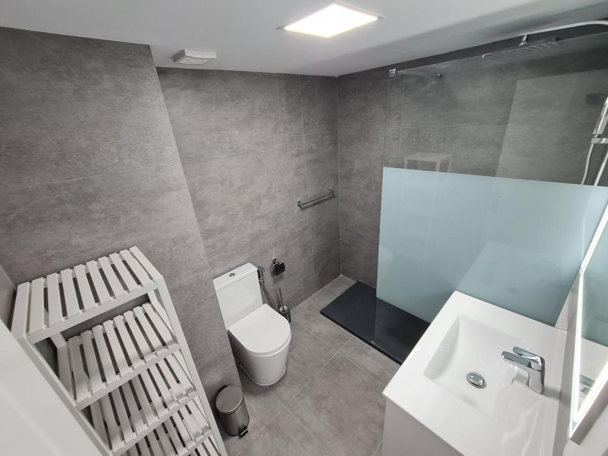 Modern 3 Bedroom Luxury Apartment In Τορρεμολίνος Εξωτερικό φωτογραφία