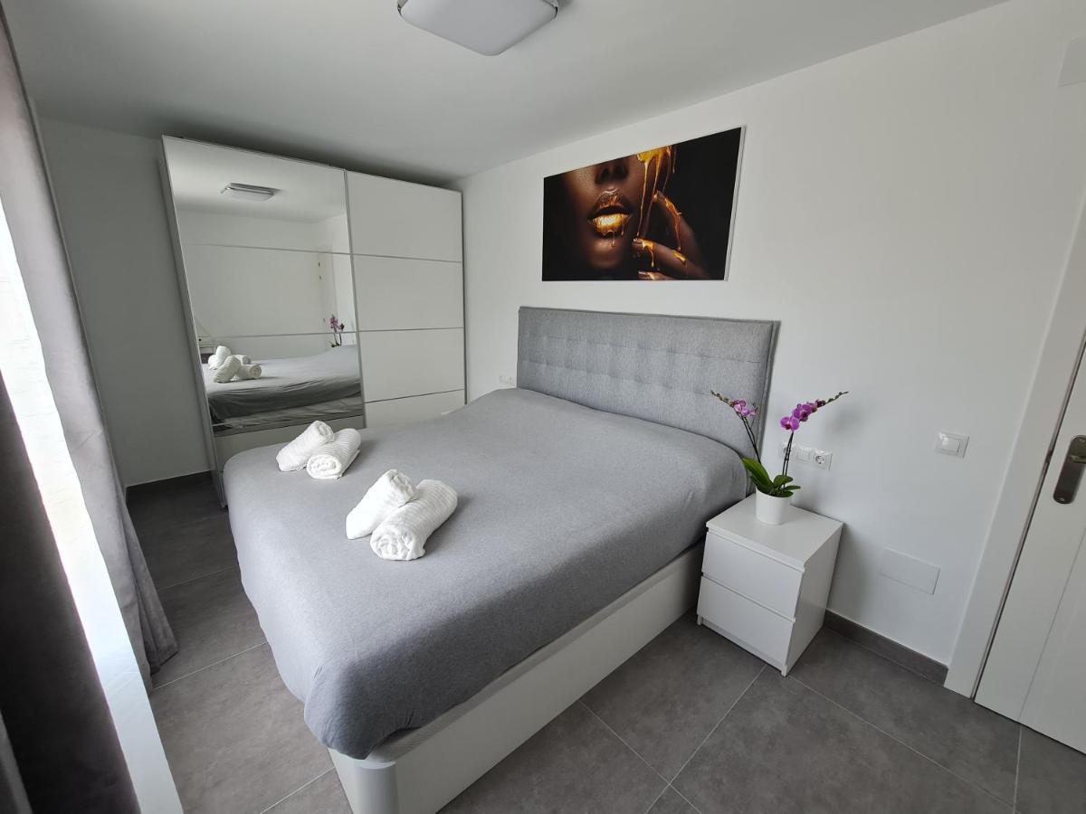 Modern 3 Bedroom Luxury Apartment In Τορρεμολίνος Εξωτερικό φωτογραφία