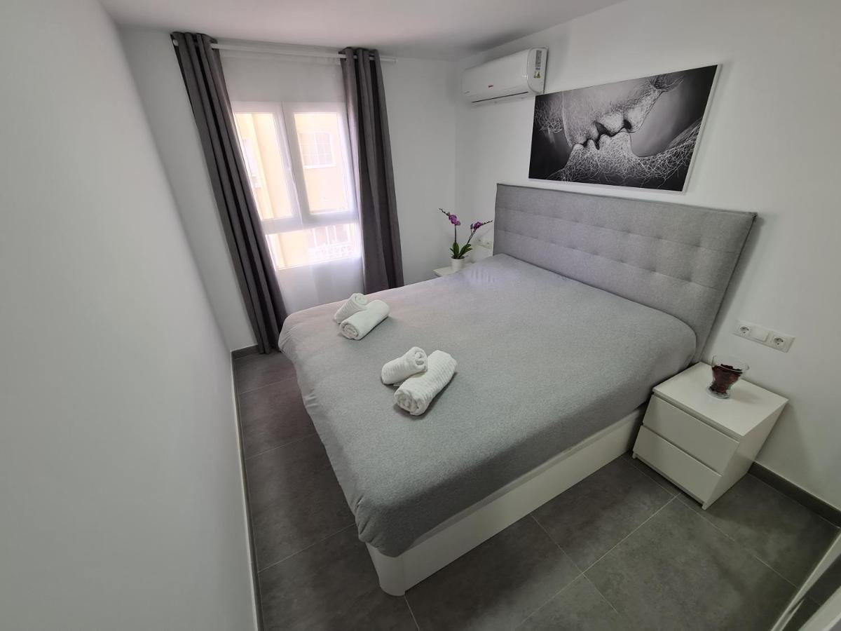 Modern 3 Bedroom Luxury Apartment In Τορρεμολίνος Εξωτερικό φωτογραφία