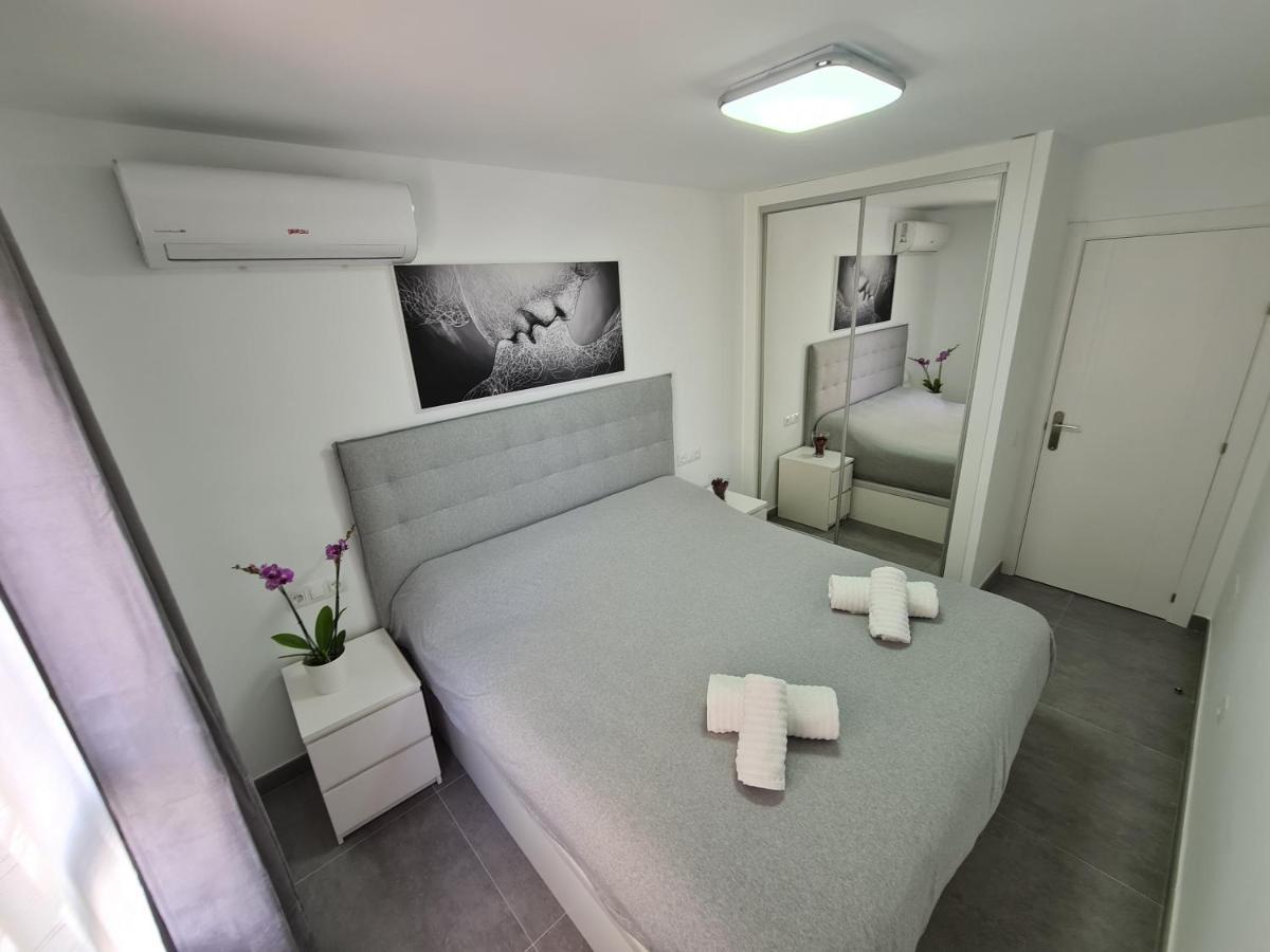Modern 3 Bedroom Luxury Apartment In Τορρεμολίνος Εξωτερικό φωτογραφία