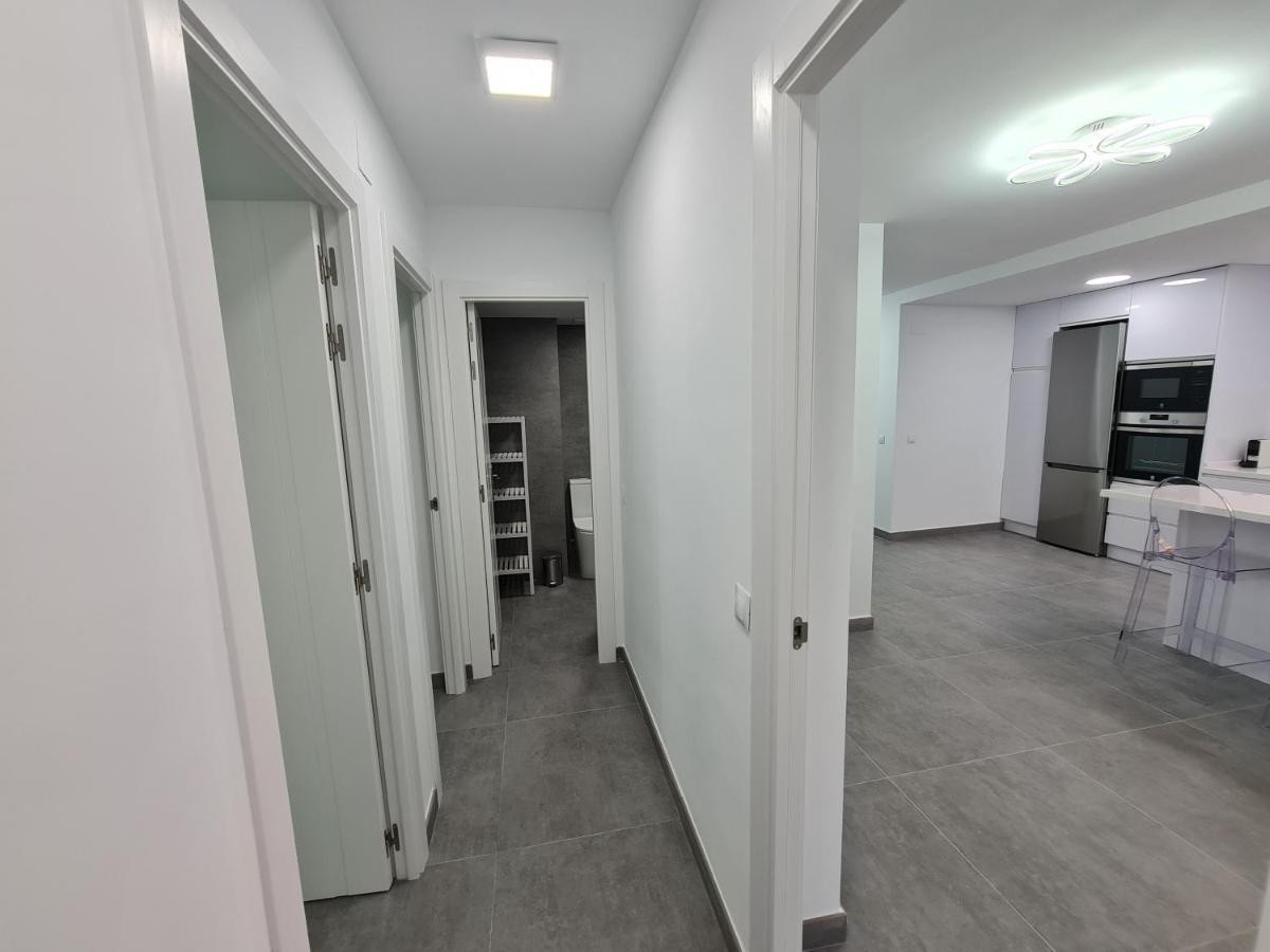 Modern 3 Bedroom Luxury Apartment In Τορρεμολίνος Εξωτερικό φωτογραφία