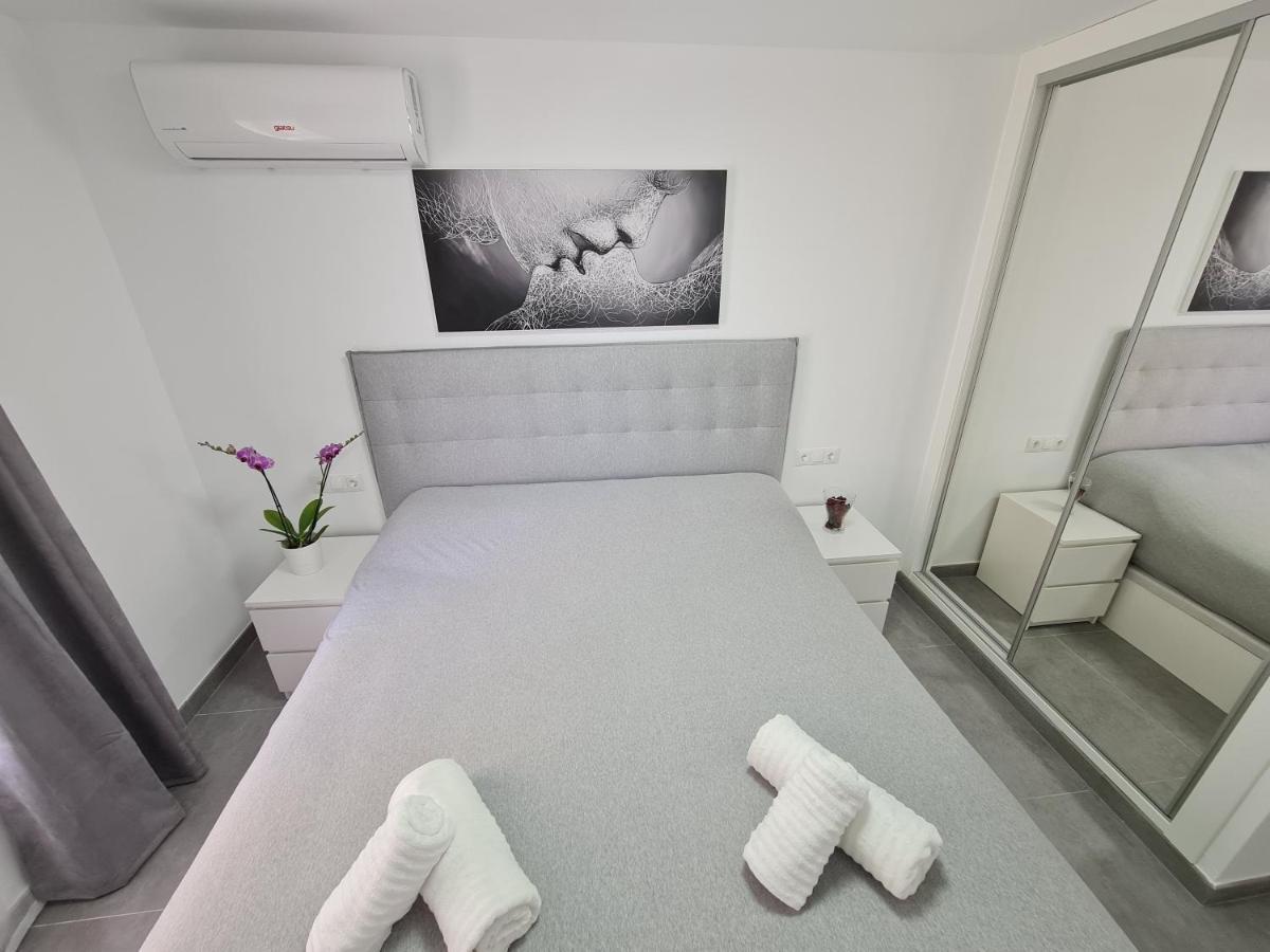 Modern 3 Bedroom Luxury Apartment In Τορρεμολίνος Εξωτερικό φωτογραφία