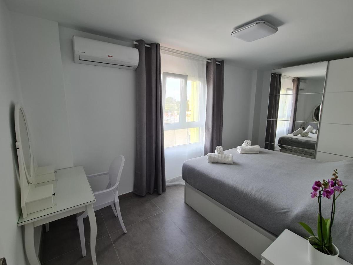 Modern 3 Bedroom Luxury Apartment In Τορρεμολίνος Εξωτερικό φωτογραφία