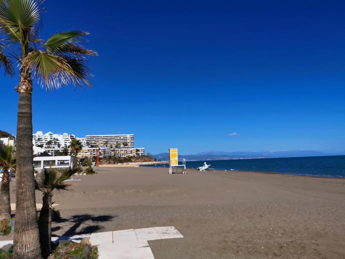 Modern 3 Bedroom Luxury Apartment In Τορρεμολίνος Εξωτερικό φωτογραφία