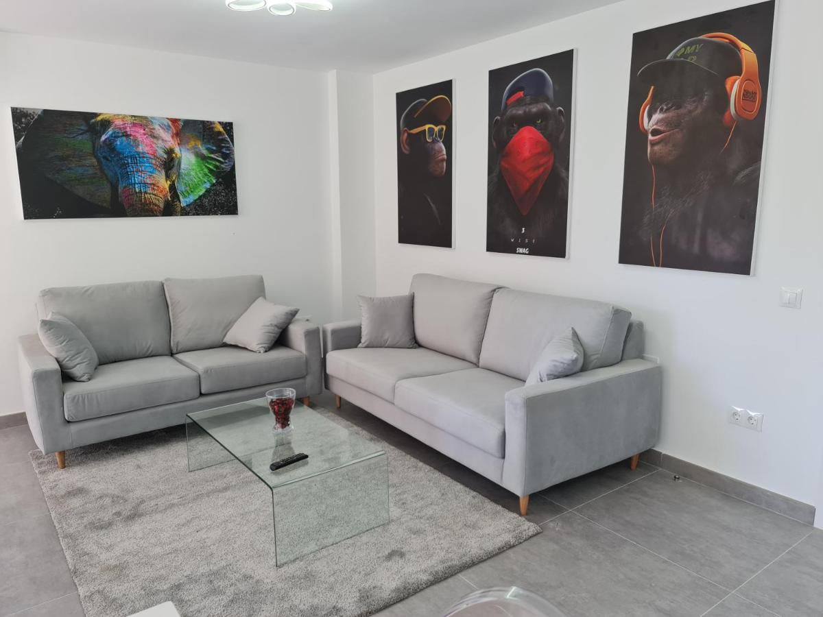 Modern 3 Bedroom Luxury Apartment In Τορρεμολίνος Εξωτερικό φωτογραφία