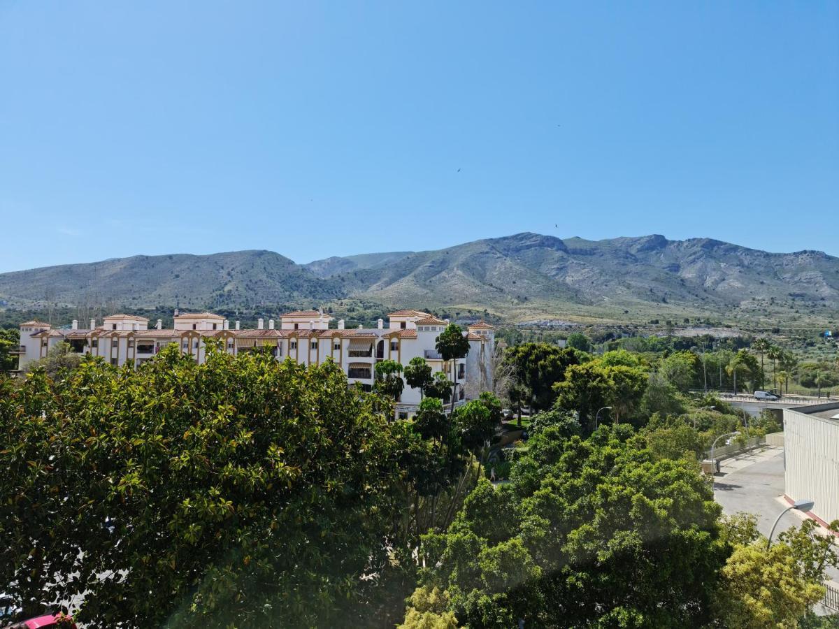 Modern 3 Bedroom Luxury Apartment In Τορρεμολίνος Εξωτερικό φωτογραφία